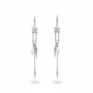 Närbild på Bling Saftypins örhänge med pärldroppe och metallspike
