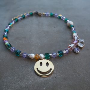 Happy collection halsband med smiley och barnasinnets kvar
