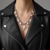 Pearl Rebel Necklace Silver – halsband i rostfritt stål med sötvattenspärlor och keshipärlor.