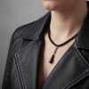 After Dark svart pärlhalsband med silverfärgade detaljer och svart droppe