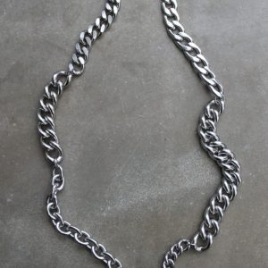 Unikt kedjehalsband med slumpmässig design i edgy statement-stil
