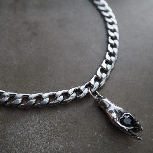 Halsband i rostfritt stål med en hand och cubic zirconia hjärta