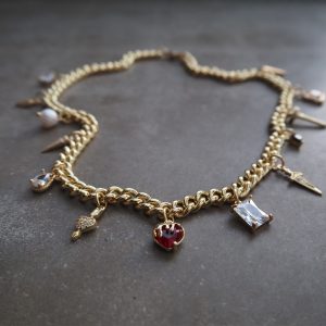 Mässing halsband med berlocker