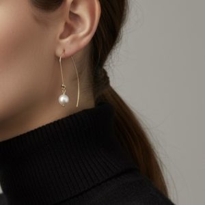 Örhängen i mässing med sötvattenspärlor och cubic zirconia