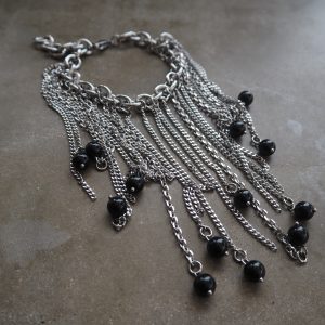 Armband med obsidian och kedjor