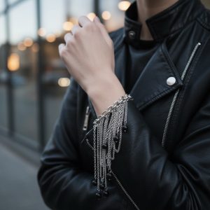 Armband med obsidian och kedjor