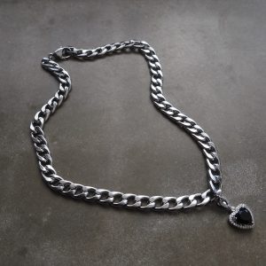 Halsband svart hjärta med cubic zirconia rostfritt stål