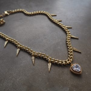 Halsband Spikes och hjärta