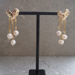 Playful Hearts Gold örhängen med sötvattenspärlor och hjärtan