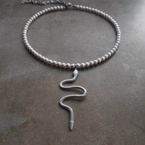 Venomous snake stilrent orm halsband i minimalitstisk stil