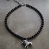 not a pet black pearls, ett lejon I rostfritt stål med svart obsidian