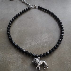 not a pet black pearls, ett lejon I rostfritt stål med svart obsidian