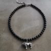 My Pet Black Pearls svart pärlhalsband med bulldog-berlock
