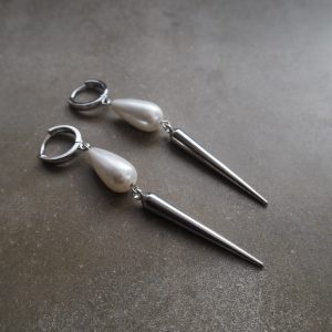 Spikes och pärlor örhängen edgy styling