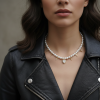 Tough Love Pearls halsband med pärlor, hjärthänge och edgy spikar i guldton