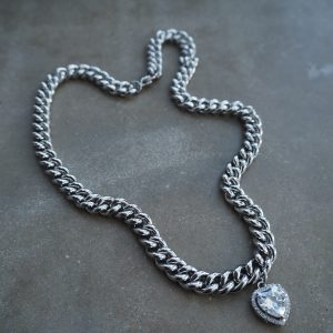 Clear Love halsband med hjärta i cubic zirconia och stilren design