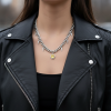 Rockigt halsband Tough Love med rå design och romantisk känsla