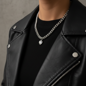 Stilrent halsband i rostfritt stål med glittrande hjärta i cubic zirconia